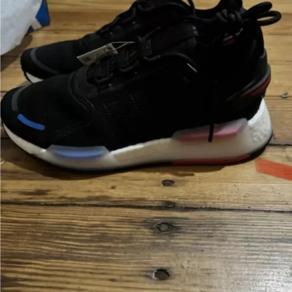 Adidas NMD_V3 J Size 6.5 Women’s - Picture 2 of 8